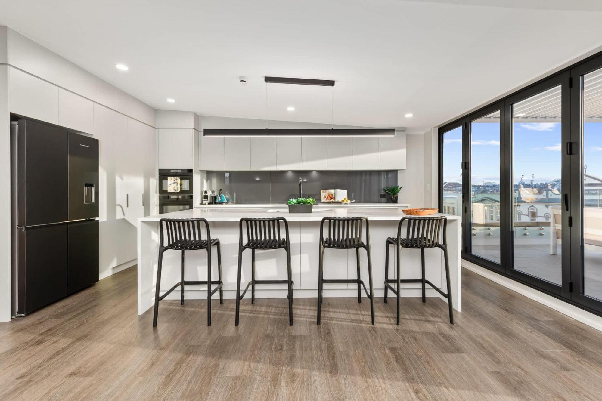 Devonport Apartment *